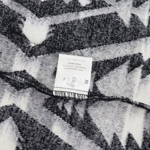 画像をギャラリービューアに読み込む, GUY ROVER(ギローバー)シャツブルゾン ネイティブ柄 【グレー×ホワイト×ブラック】国内正規品