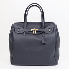 画像をギャラリービューアに読み込む, CAVALLERESCO(カヴァレレスコ)シュリンクレザー 被せ付き ボストンバッグ 縦長タイプ【ネイビー×ゴールド】国内正規品