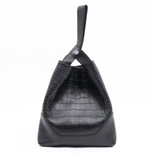 画像をギャラリービューアに読み込む, PELLE MORBIDA(ペッレ モルビダ)ワンハンドルバッグ 巾着【ブラック】国内正規品