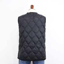 画像をギャラリービューアに読み込む, TAION(タイオン)ミリタリー クルーネック ダウンベスト ソフトシェル【ブラック】国内正規品