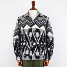 画像をギャラリービューアに読み込む, GUY ROVER(ギローバー)シャツブルゾン ネイティブ柄 【グレー×ホワイト×ブラック】国内正規品