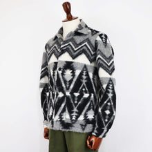 画像をギャラリービューアに読み込む, GUY ROVER(ギローバー)シャツブルゾン ネイティブ柄 【グレー×ホワイト×ブラック】国内正規品
