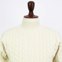 画像をギャラリービューアに読み込む, Vandori(ヴァンドリ)フレンチメリノウール ケーブル編みミドルタートルネック【ホワイト】国内正規品