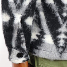 画像をギャラリービューアに読み込む, GUY ROVER(ギローバー)シャツブルゾン ネイティブ柄 【グレー×ホワイト×ブラック】国内正規品