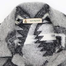 画像をギャラリービューアに読み込む, GUY ROVER(ギローバー)シャツブルゾン ネイティブ柄 【グレー×ホワイト×ブラック】国内正規品