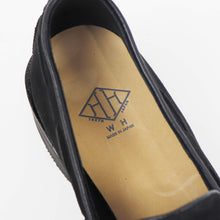 画像をギャラリービューアに読み込む, WH(ダブルエイチ)ヤヌスカーフ スエードタッセルローファー 【ブラック】