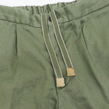 画像をギャラリービューアに読み込む, DEVORE(デヴォレ)ドローストリングス ストレッチ パンツ【オリーブ】国内正規品
