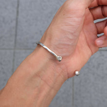 画像をギャラリービューアに読み込む, ADAWAT'N TUAREG(アダワットゥン トゥアレグ)Ismawn / イスマウン バングル シルバー925【シルバー】国内正規品