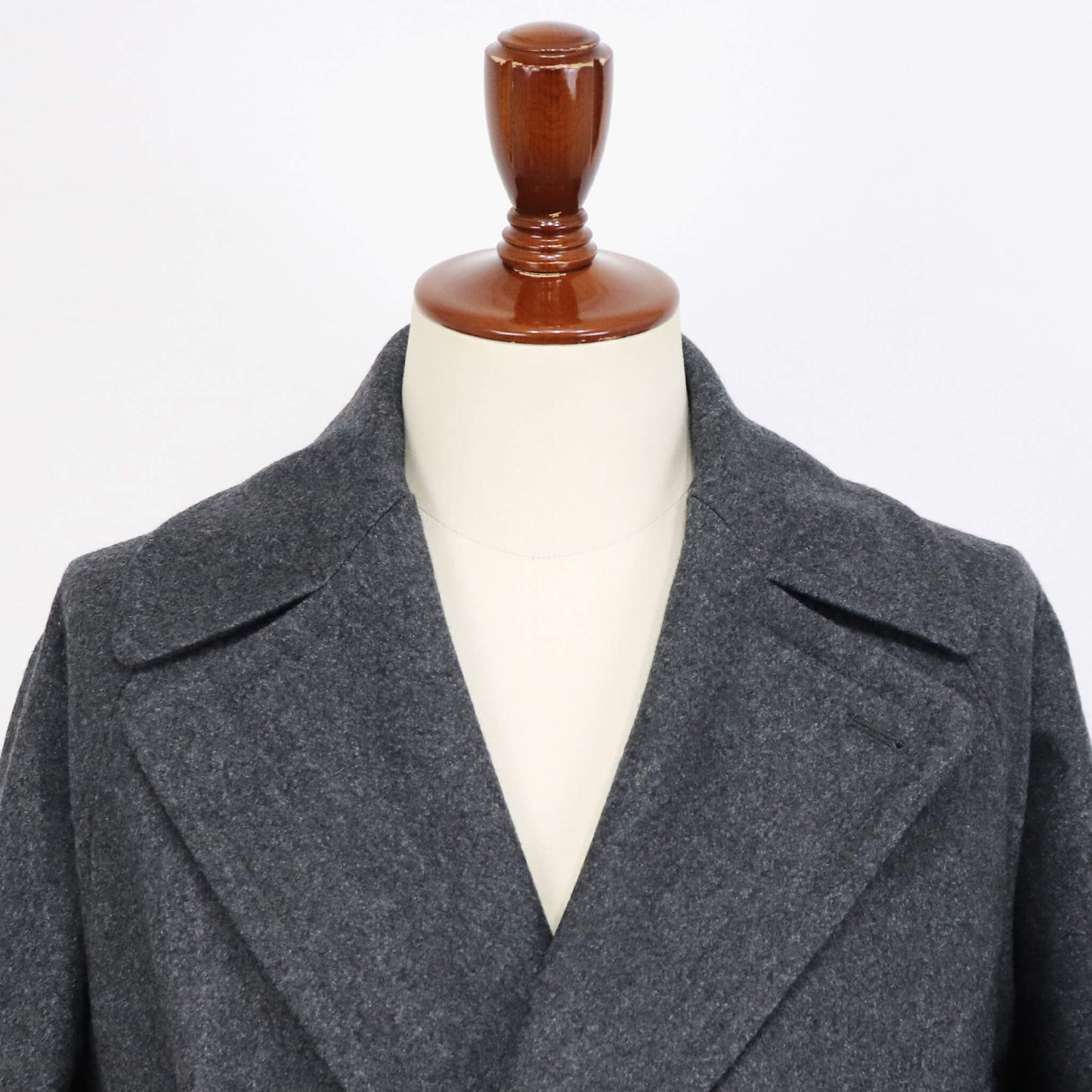 hevo（イーヴォ）BRINDISI ブリンディジ ダブルブレスト ベルテッド ウール コート【チャコールグレー】国内正規品