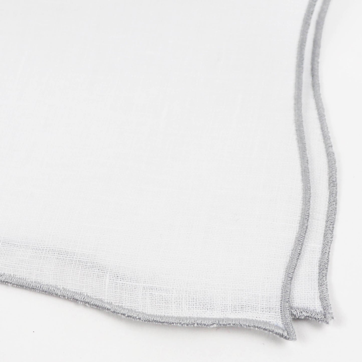 MUNGAI（ムンガイ）ポケットチーフ リネン100% 【ホワイト×グレー】国内正規品