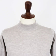 画像をギャラリービューアに読み込む, nomiamo（ノミアモ）12G メリノウール モックネックニット【トープベージュ】国内正規品
