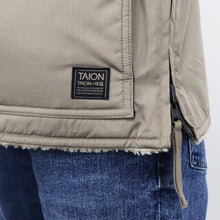 画像をギャラリービューアに読み込む, TAION（タイオン）ミノンダウン ミリタリー リバーシブル ハイネック ボア ベスト【ライトモカ×ベージュ】国内正規品
